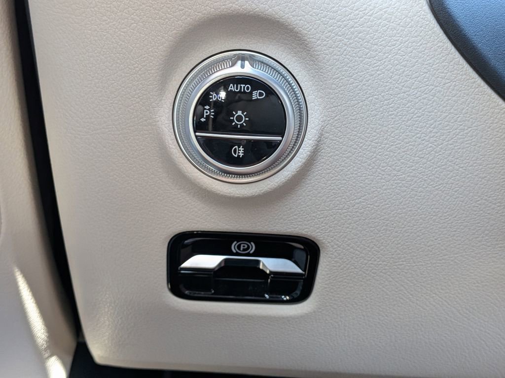 Used 2023 Mercedes-Benz C 300 Sedan image 29