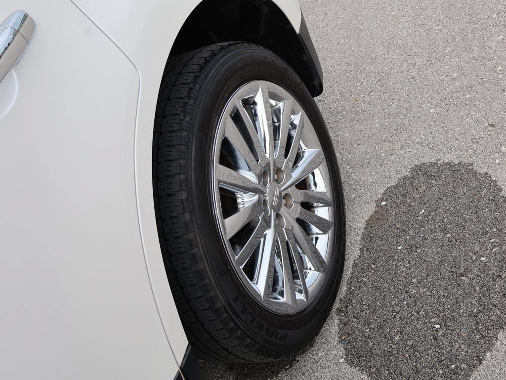 Used 2011 Lincoln MKX 2WD w/ 102A Rapid Spec Order Code image 39
