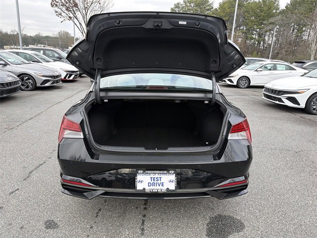 Certified 2022 Hyundai Elantra Limited image 18