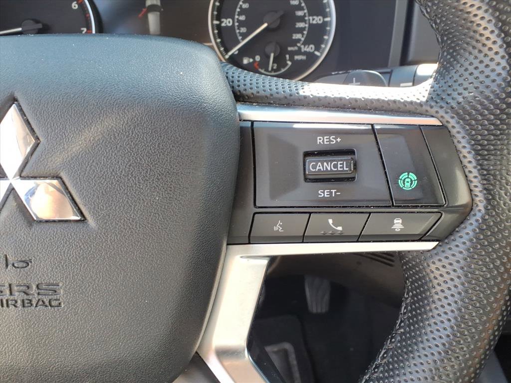 Used 2023 Mitsubishi Outlander SE image 28