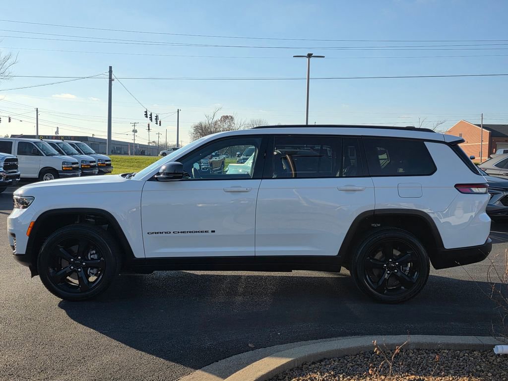 Used 2024 Jeep Grand Cherokee L Altitude image 8
