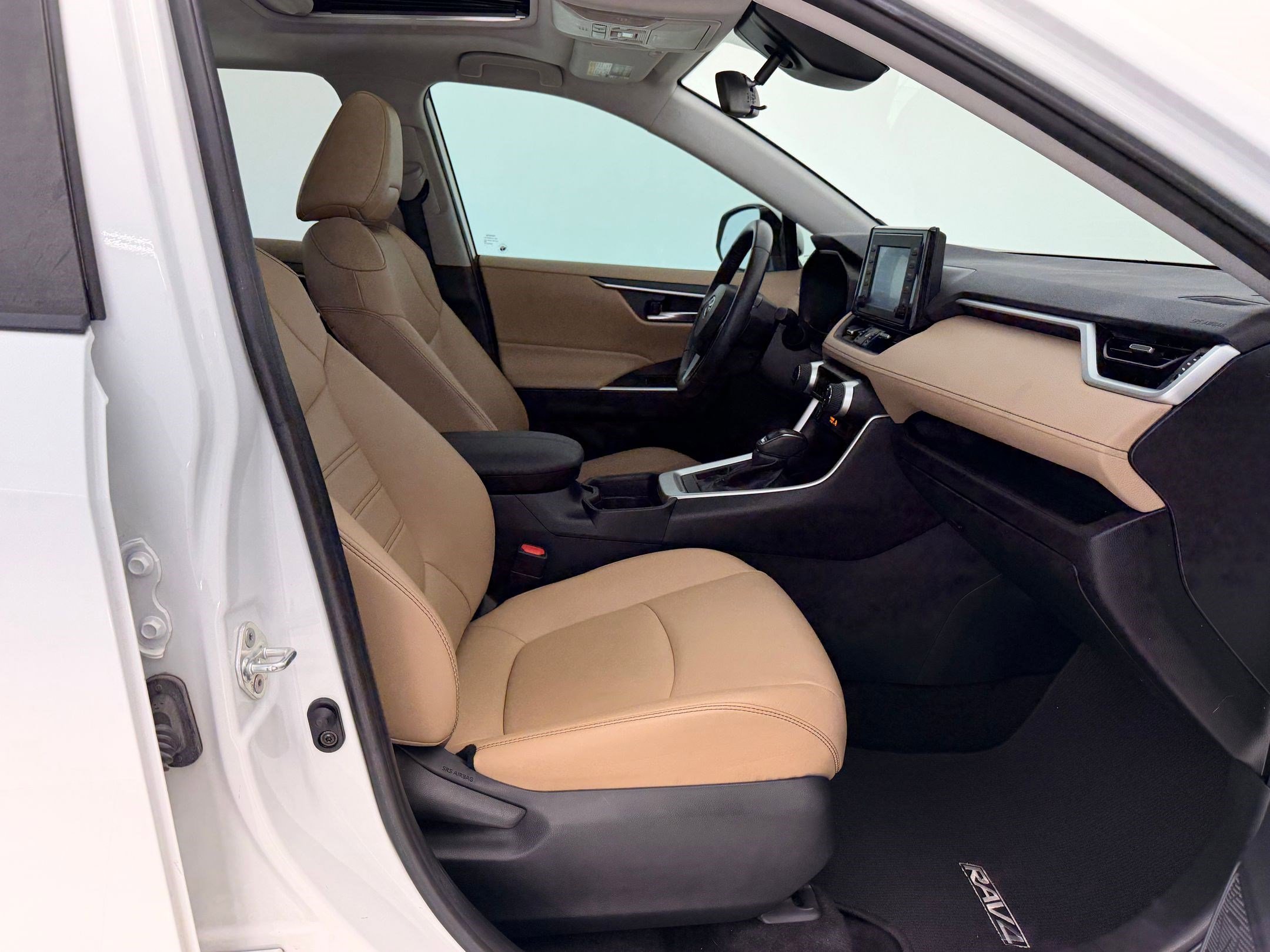 Used 2019 Toyota RAV4 XLE Premium image 29