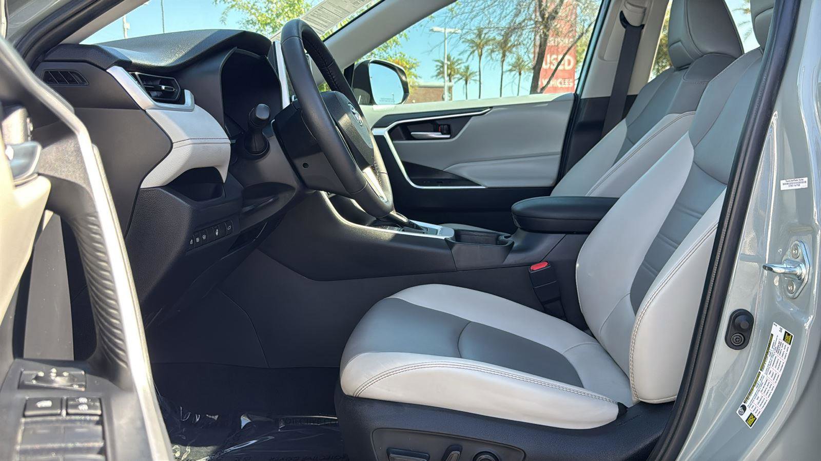 Used 2023 Toyota RAV4 XLE Premium image 26