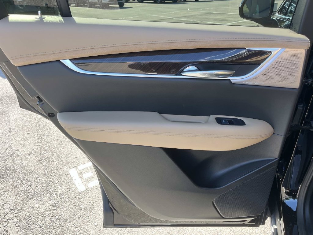 Used 2025 Cadillac XT6 Premium Luxury w/ Platinum Package FWD image 22