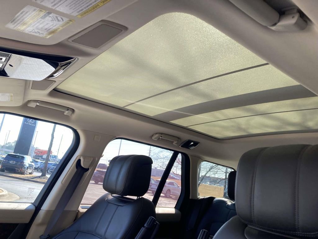 Used 2020 Land Rover Range Rover HSE image 13