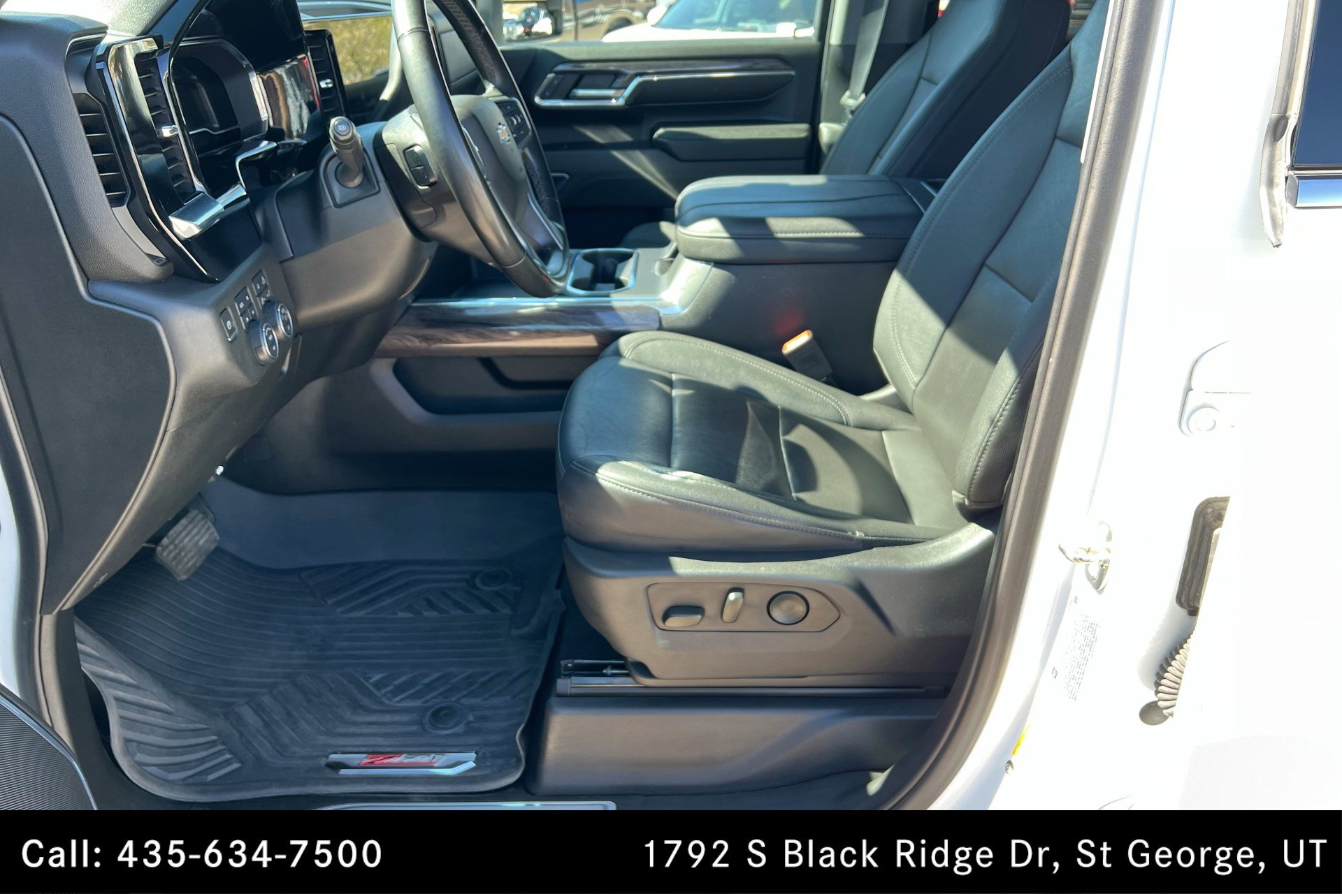 Used 2024 Chevrolet Silverado 3500 LTZ w/ LTZ Convenience Package image 17