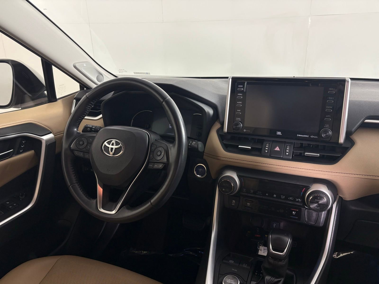 Used 2020 Toyota RAV4 Limited image 16