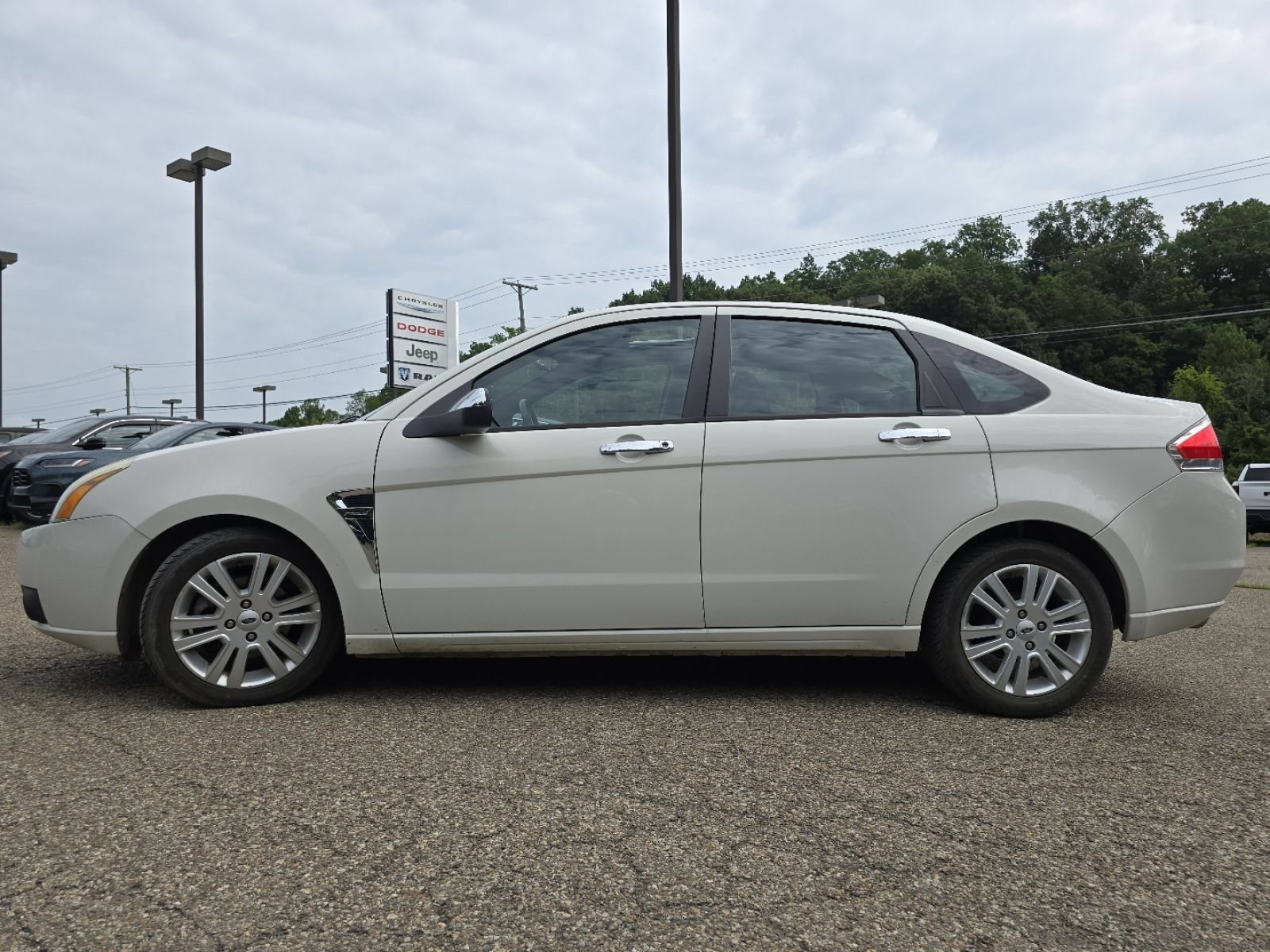 Used 2009 Ford Focus SEL FWD image 12