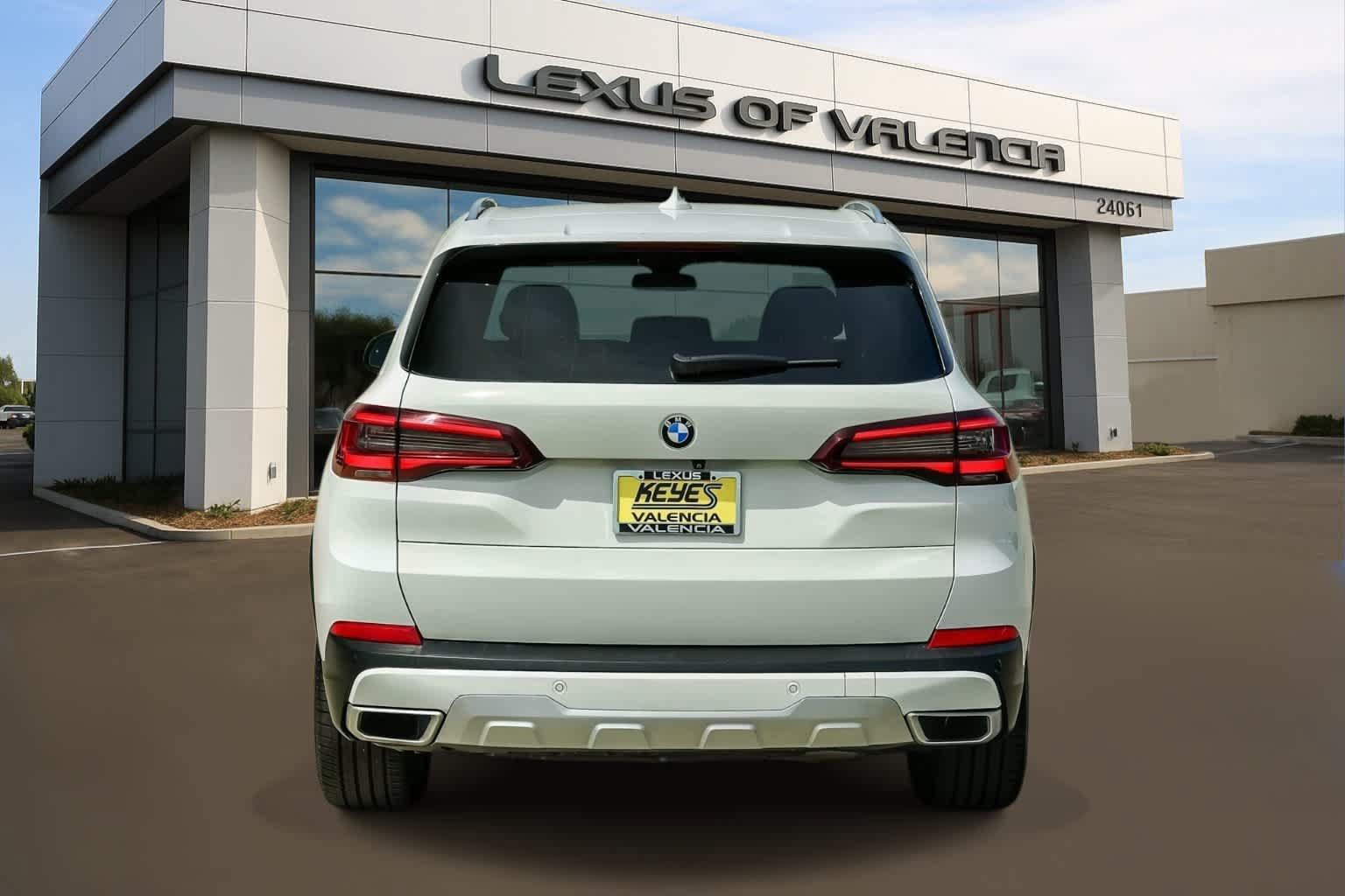 Used 2021 BMW X5 xDrive40i w/ Premium Package 2 AWD/4WD image 3