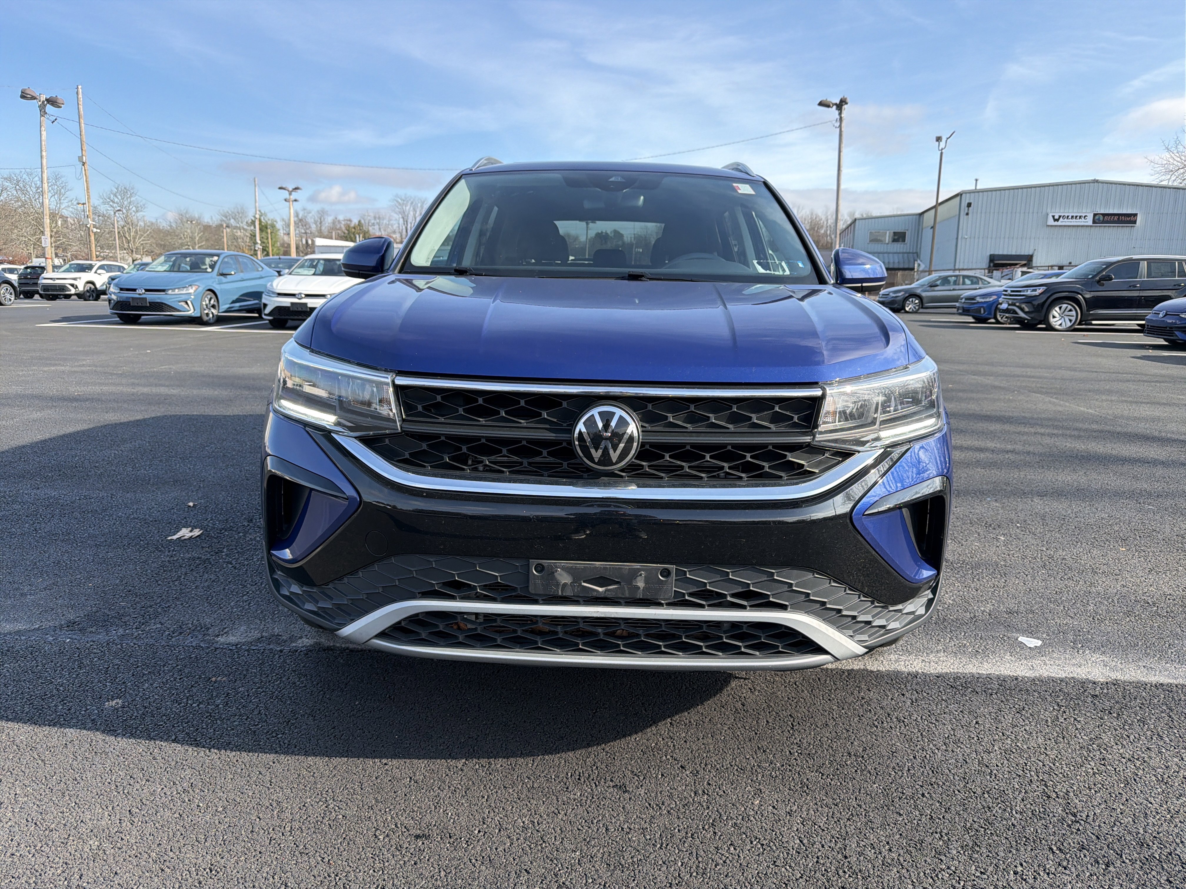 Certified 2023 Volkswagen Taos SE w/ Panoramic Sunroof Package image 2