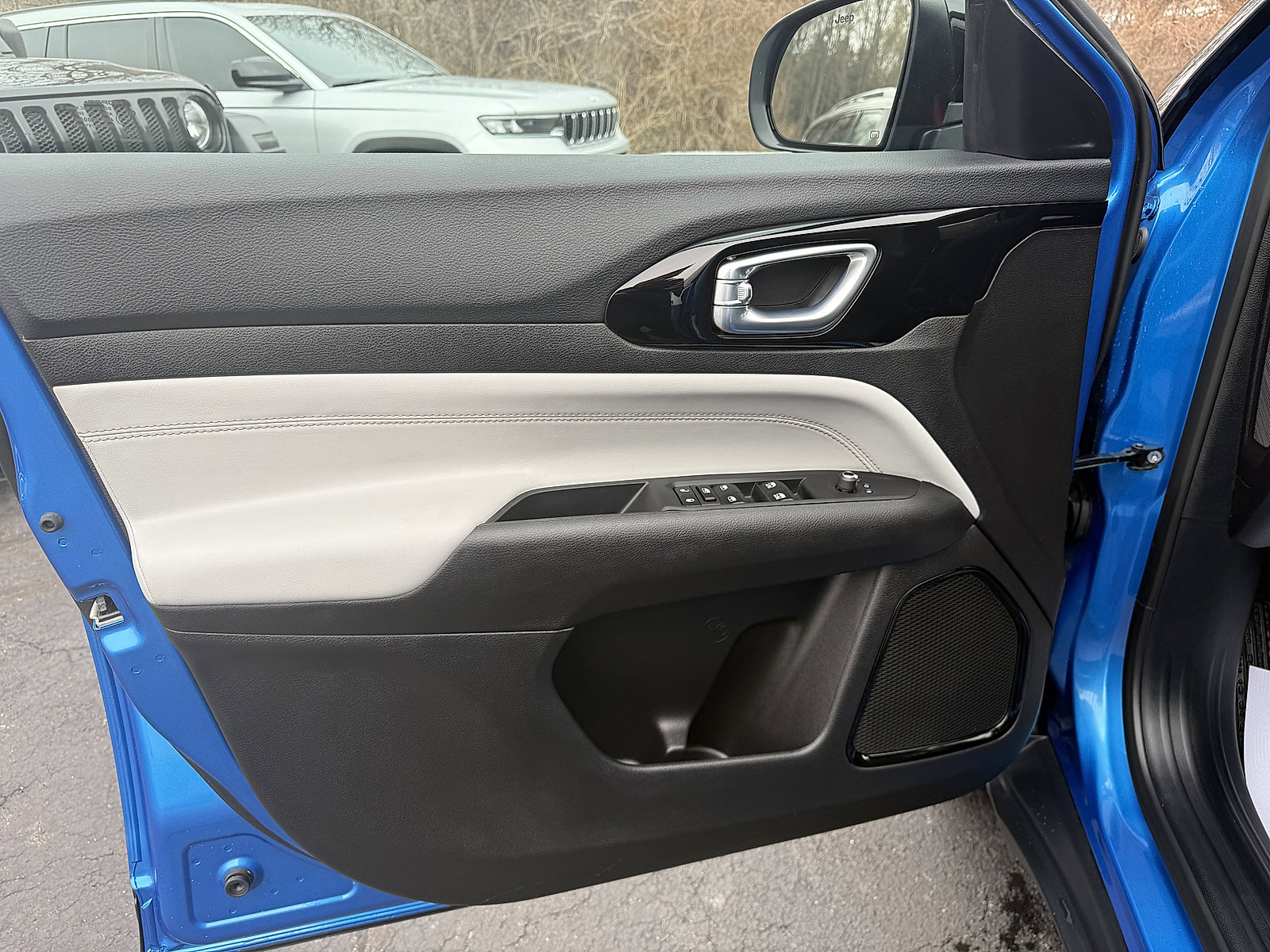 Certified 2025 Jeep Compass Limited image 10