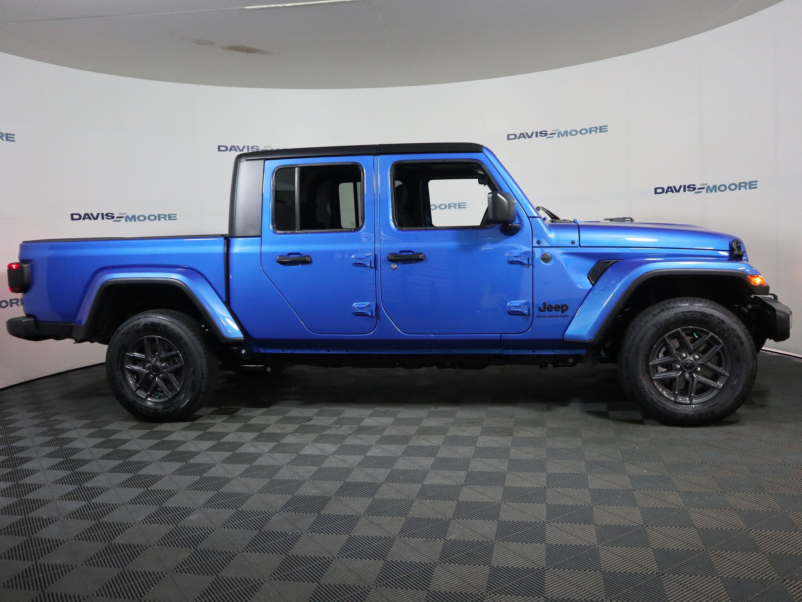 New 2025 Jeep Gladiator Sport AWD/4WD image 4