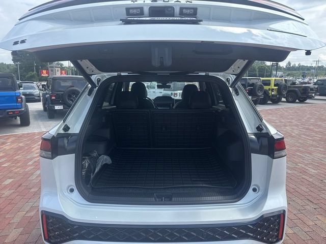 Used 2026 Volkswagen Tiguan SE R-Line FWD image 28