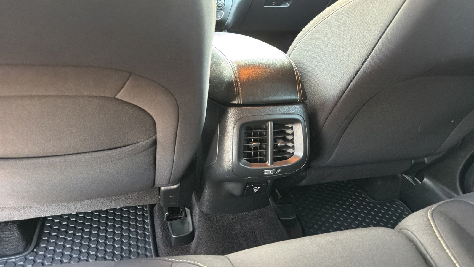 Used 2017 Jeep Cherokee Latitude w/ Cold Weather Group AWD/4WD image 24