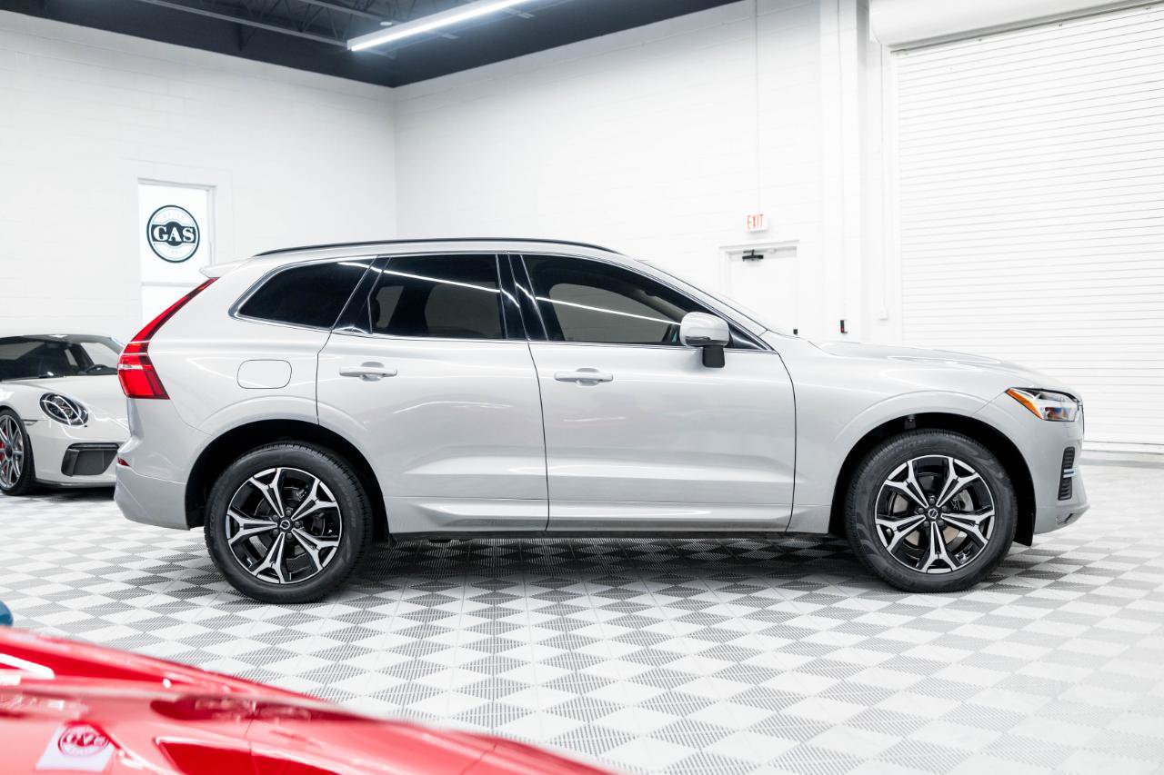 Used 2022 Volvo XC60 B5 Momentum w/ Climate Package FWD image 6