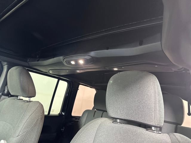 Used 2024 Jeep Wrangler Unlimited image 11