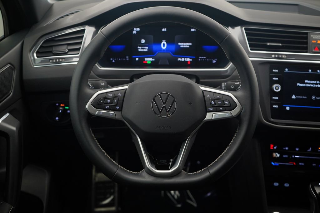 Used 2023 Volkswagen Tiguan SE R-Line image 9