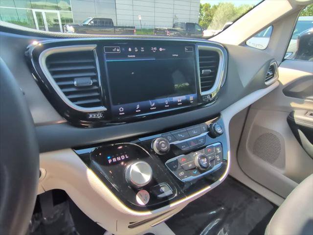 Certified 2024 Chrysler Pacifica Touring-L FWD image 21