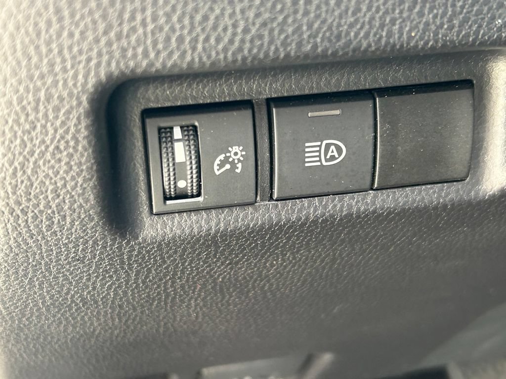 Used 2025 Toyota RAV4 XLE FWD image 24