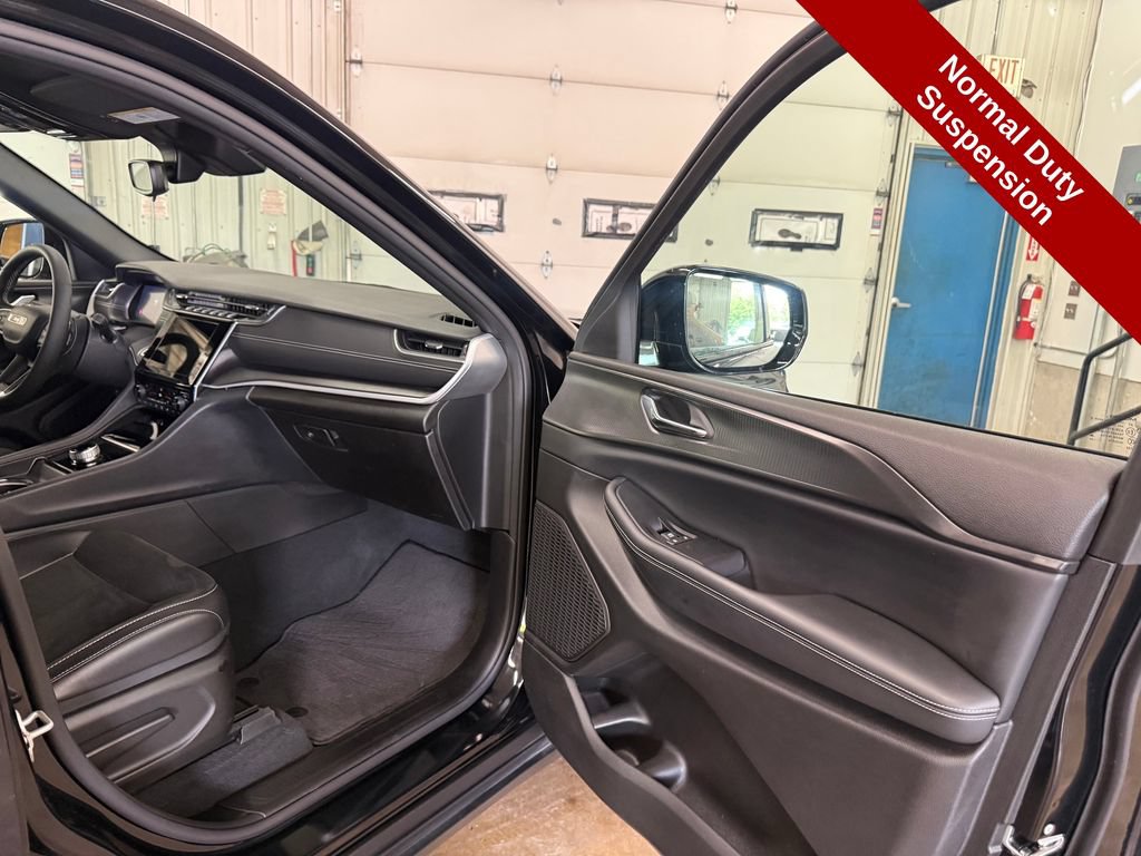 Used 2024 Jeep Grand Cherokee Altitude AWD/4WD image 42