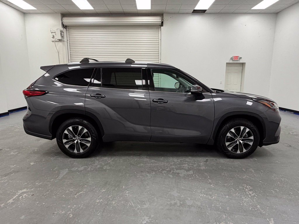 Used 2021 Toyota Highlander XLE FWD image 8