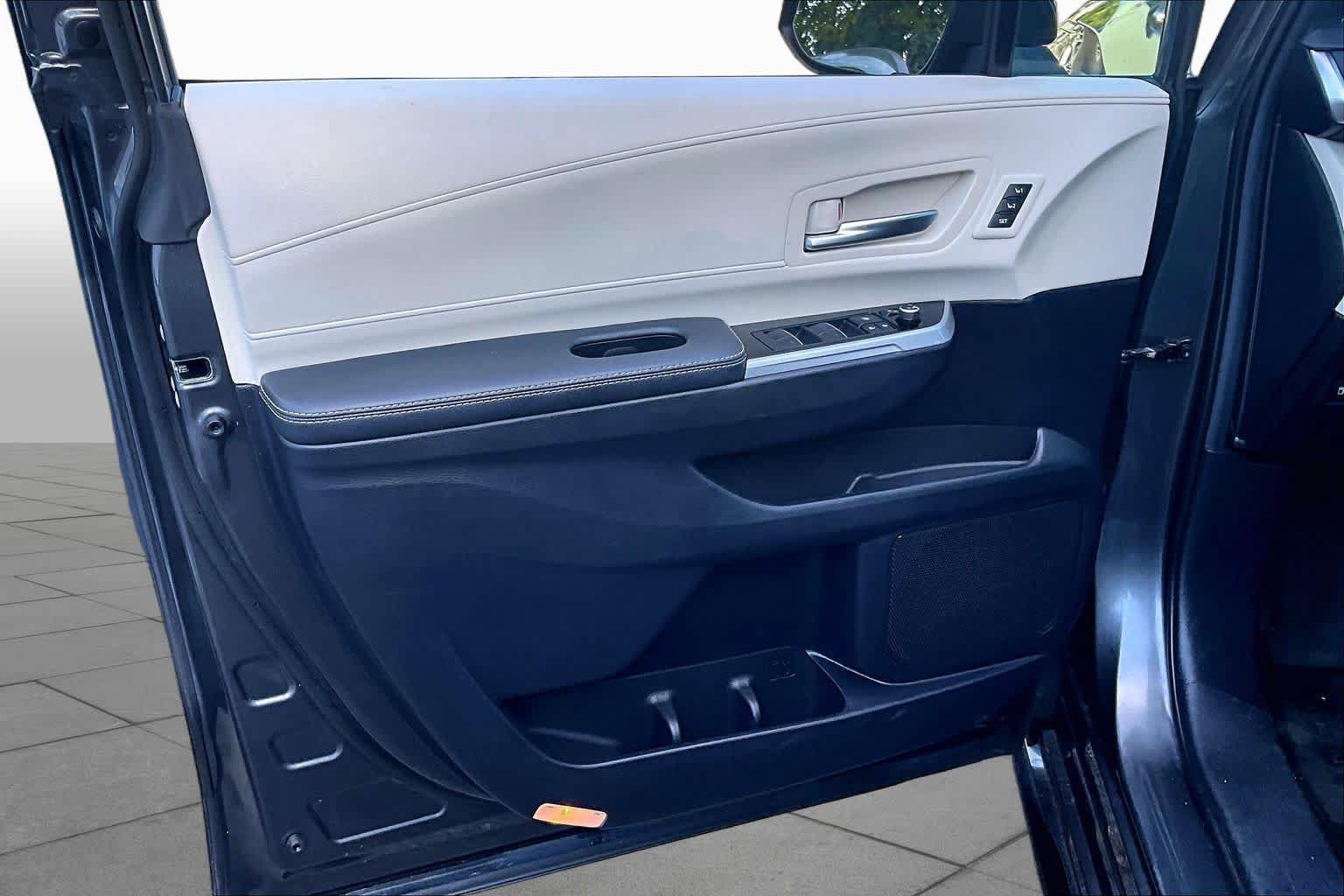 Certified 2025 Toyota Sienna Limited AWD/4WD image 21