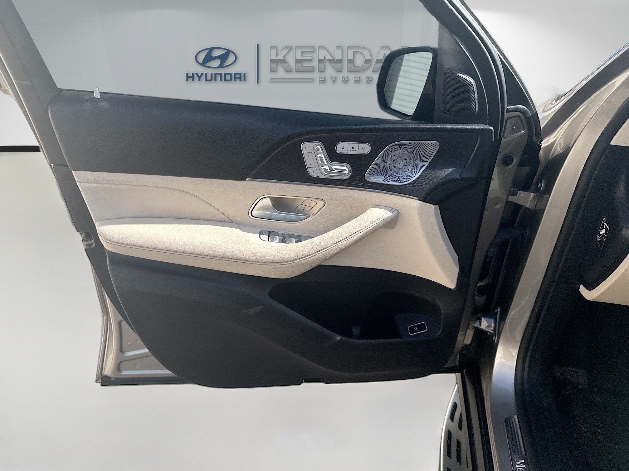Used 2021 Mercedes-Benz GLS 450 4MATIC image 17