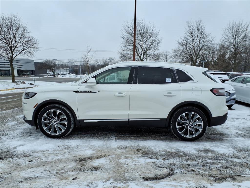 Used 2023 Lincoln Nautilus Reserve image 2