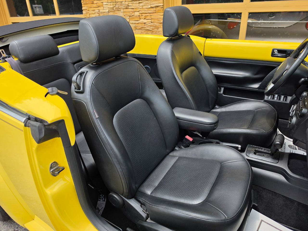 Used 2008 Volkswagen Beetle SE FWD image 13