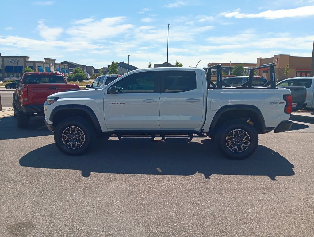 Used 2025 Chevrolet Colorado ZR2 w/ Technology Package AWD/4WD image 2