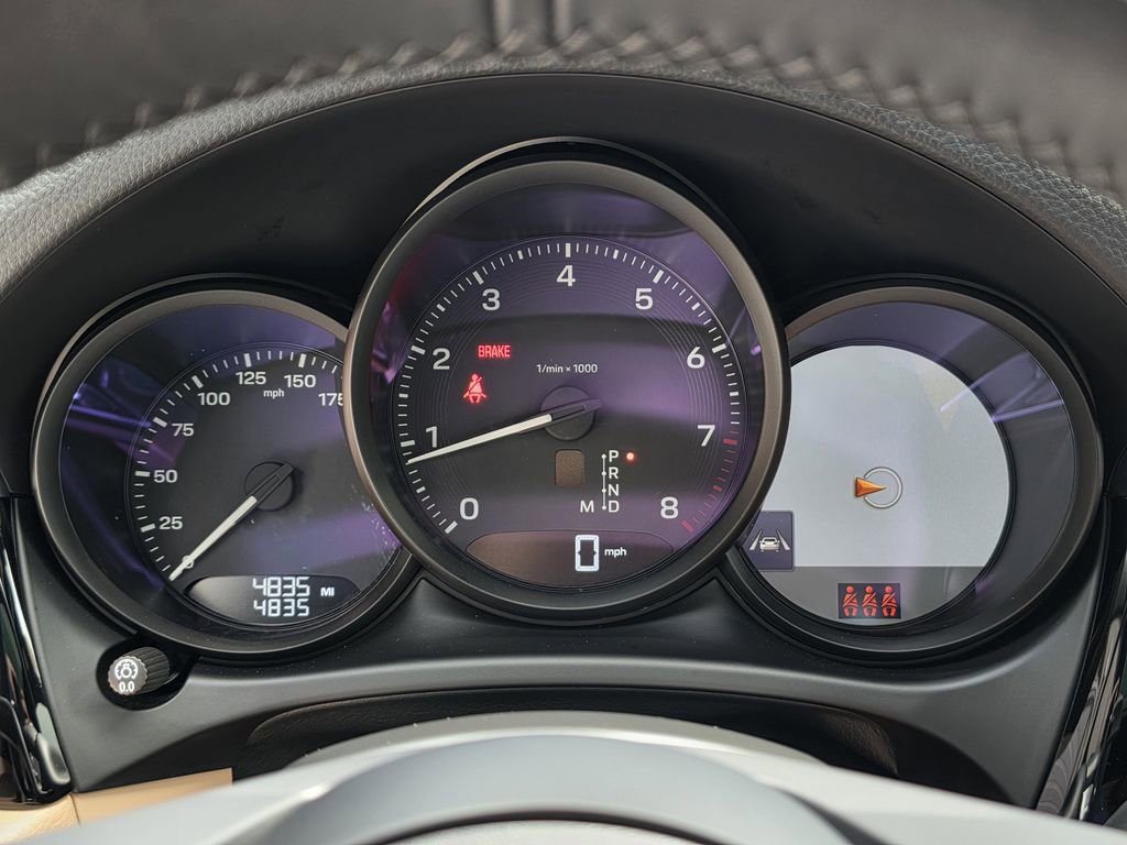 Certified 2025 Porsche Macan image 14