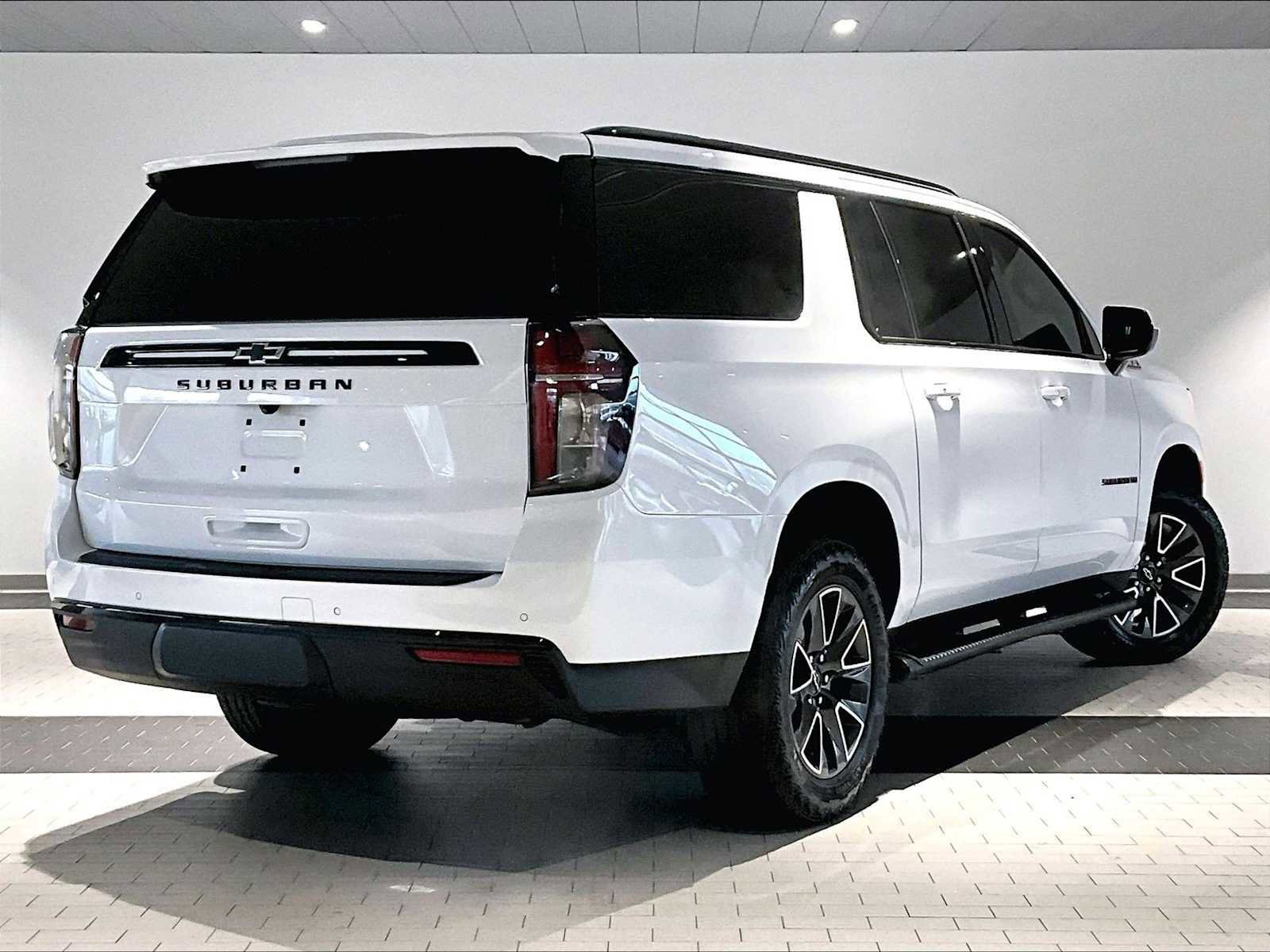 Used 2024 Chevrolet Suburban Z71 image 10