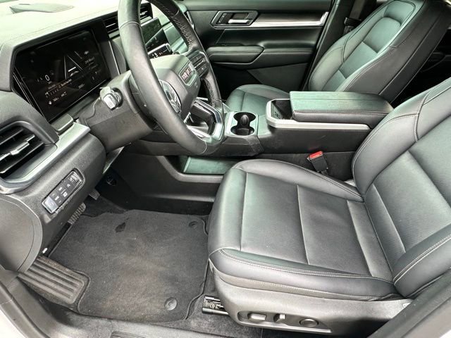 Used 2025 GMC Terrain Elevation w/ Elevation Premium Package AWD/4WD image 6