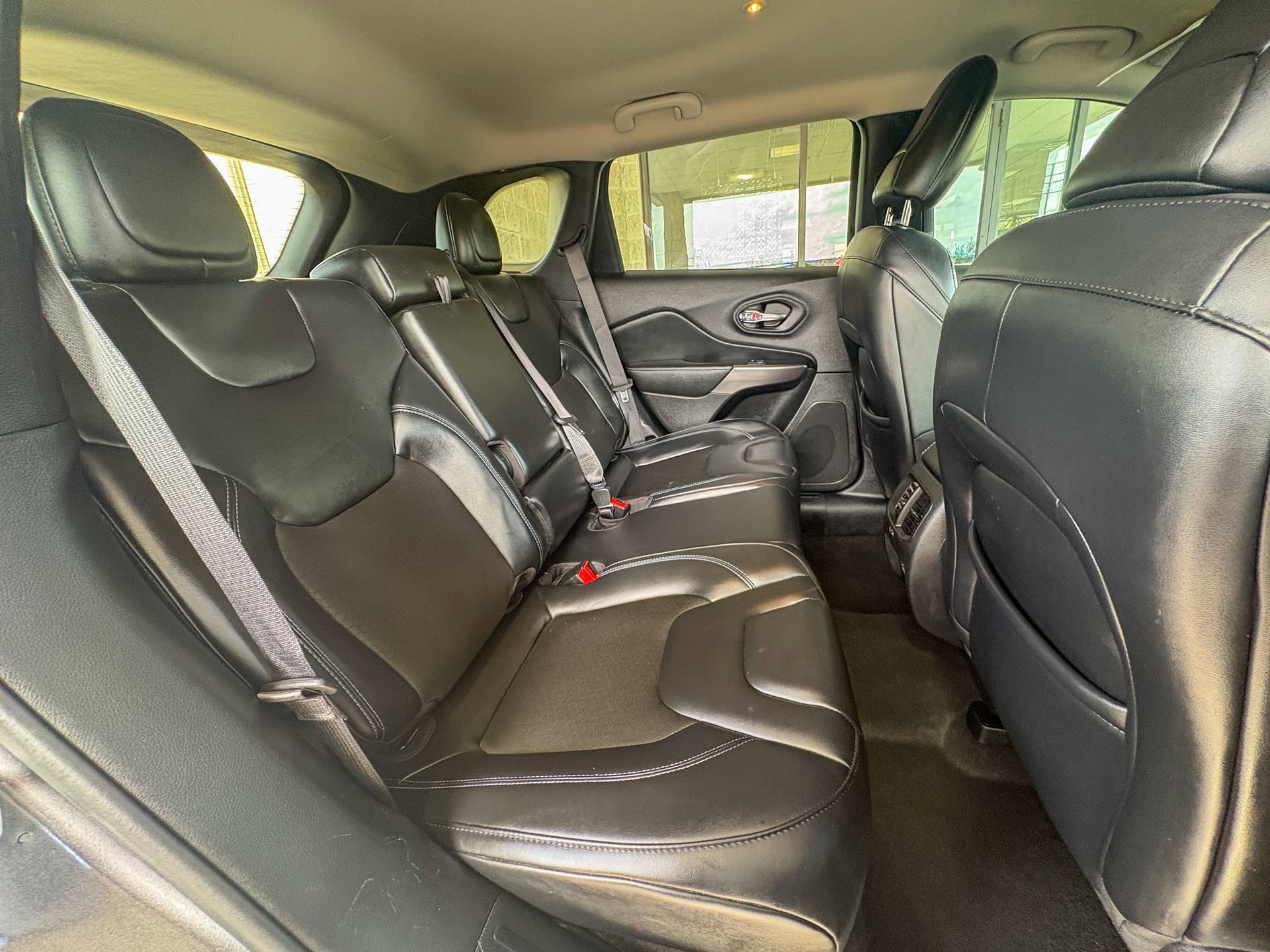 Used 2021 Jeep Cherokee Latitude Plus AWD/4WD image 28