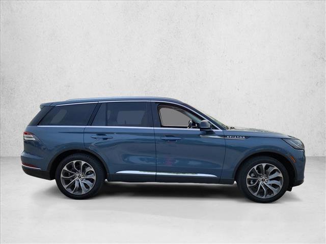 Used 2025 Lincoln Aviator Reserve w/ Illumination Package AWD/4WD image 4