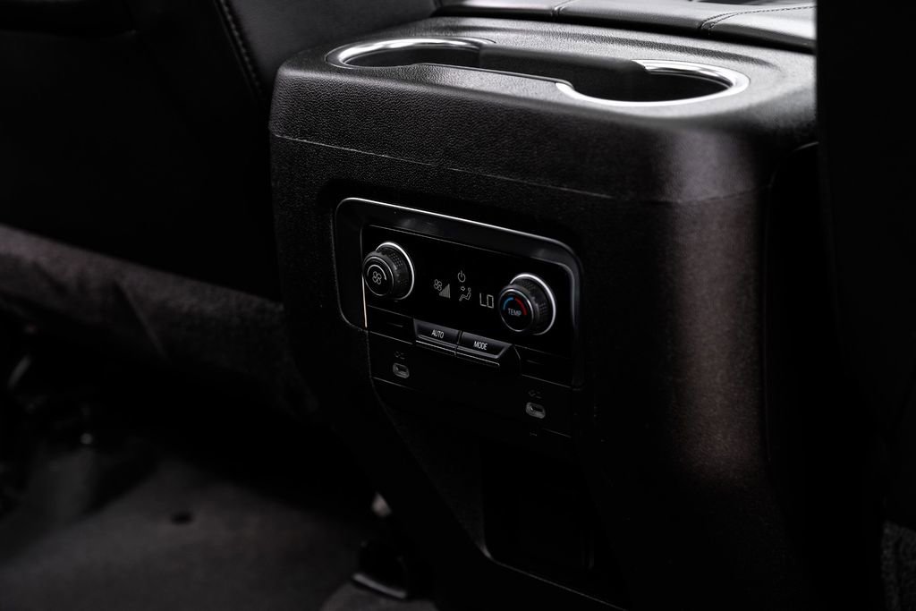 Used 2021 Chevrolet Suburban LT image 39