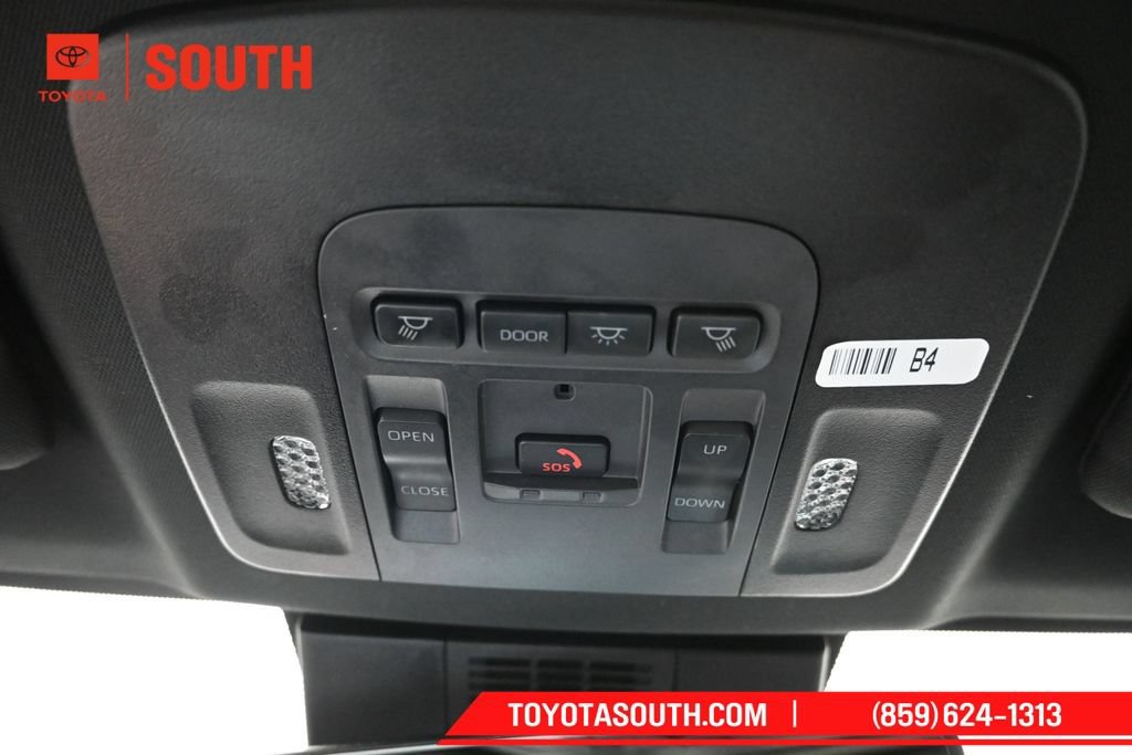 Used 2025 Toyota Camry SE w/ Convenience Package FWD image 22