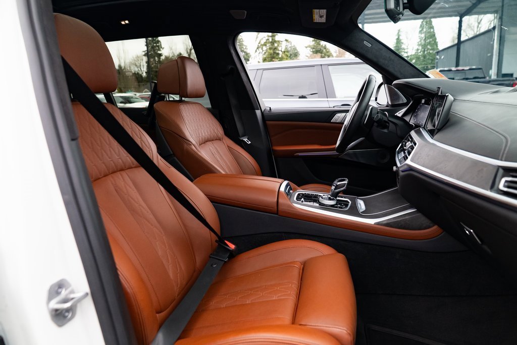 Used 2022 BMW X7 M50i image 27