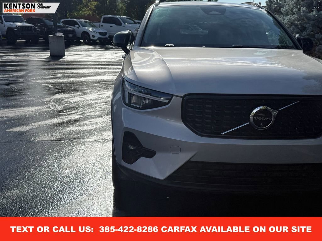 Used 2025 Volvo XC40 B5 Plus image 10