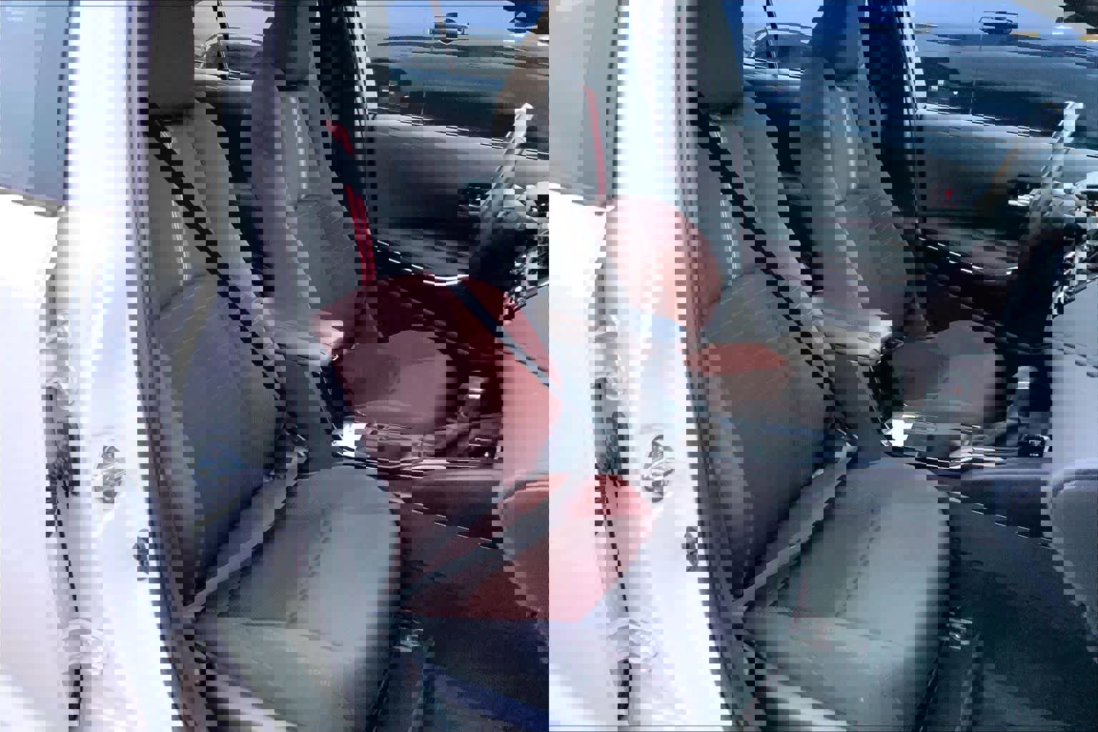 Used 2025 Toyota Corolla SE image 9