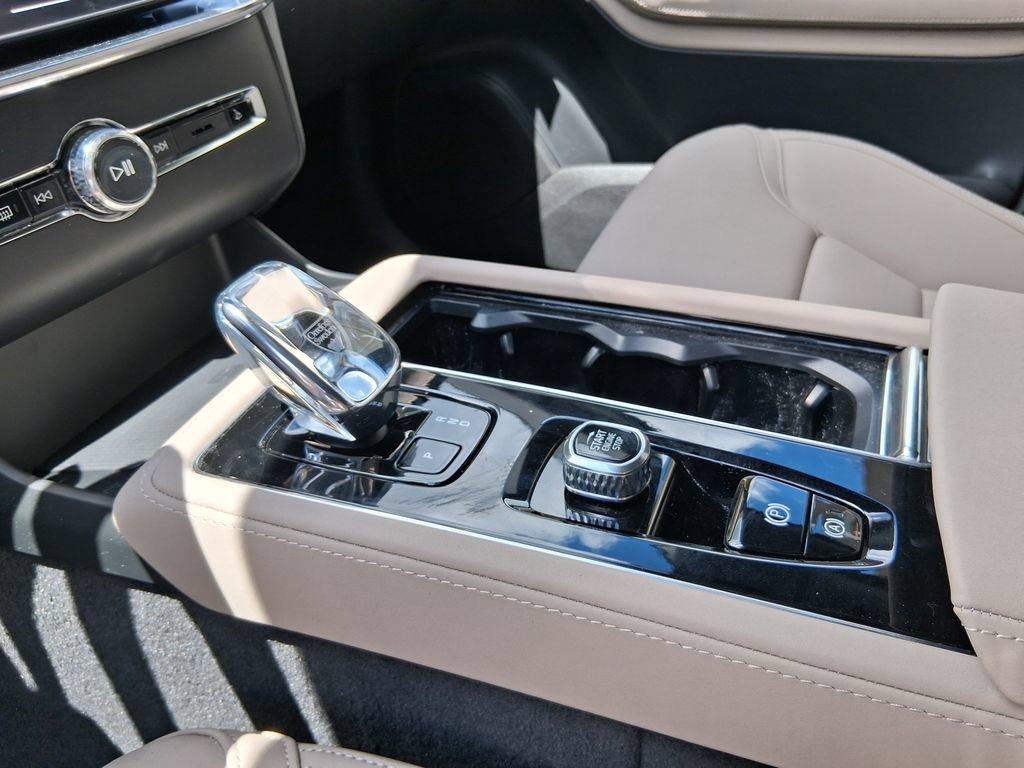 New 2026 Volvo XC90 T8 Plus w/ Protection Package Premier AWD/4WD image 10