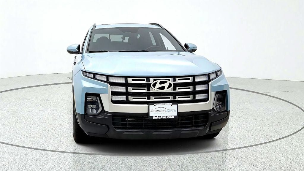 Used 2025 Hyundai Santa Cruz SEL FWD image 2