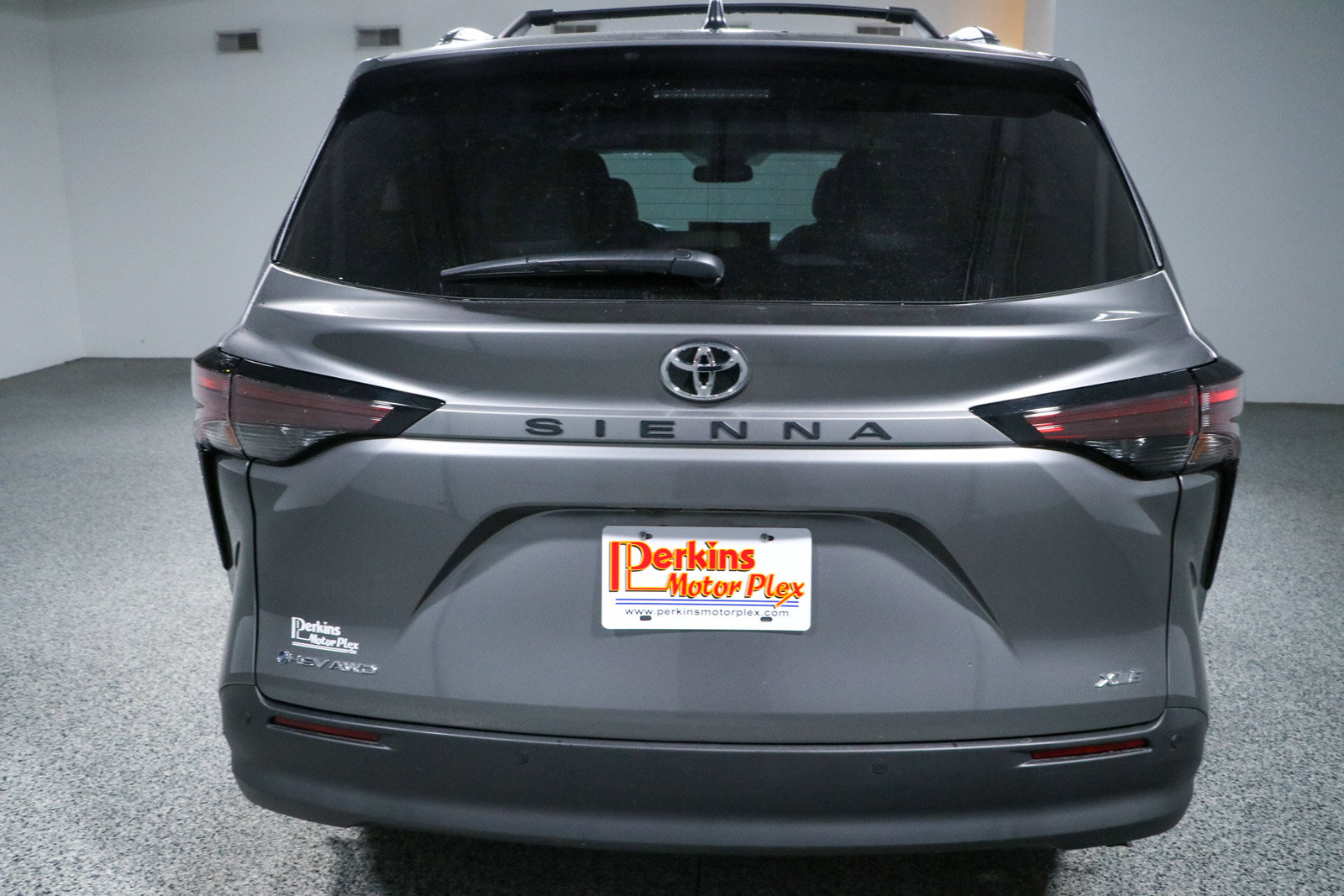 Used 2026 Toyota Sienna XLE AWD/4WD image 8
