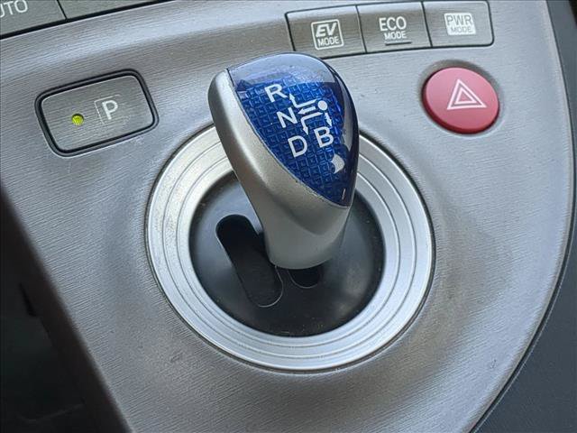 Used 2015 Toyota Prius Four FWD image 12