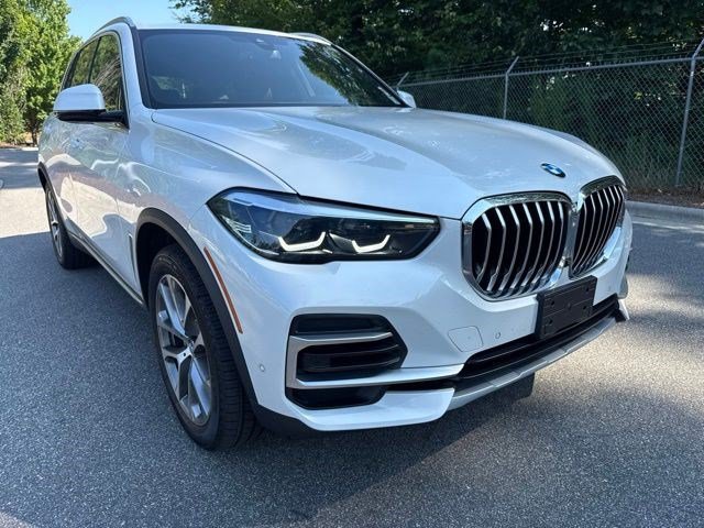 Used 2023 BMW X5 xDrive40i w/ Premium Package AWD/4WD image 3