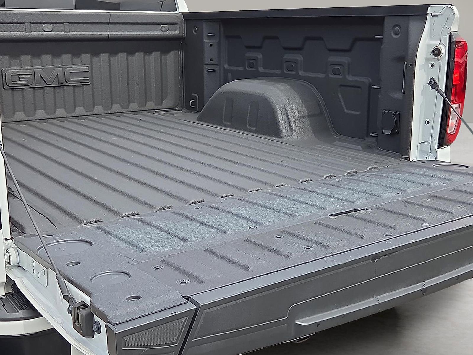 Certified 2024 GMC Sierra 1500 Elevation w/ Elevation Premium Package image 9