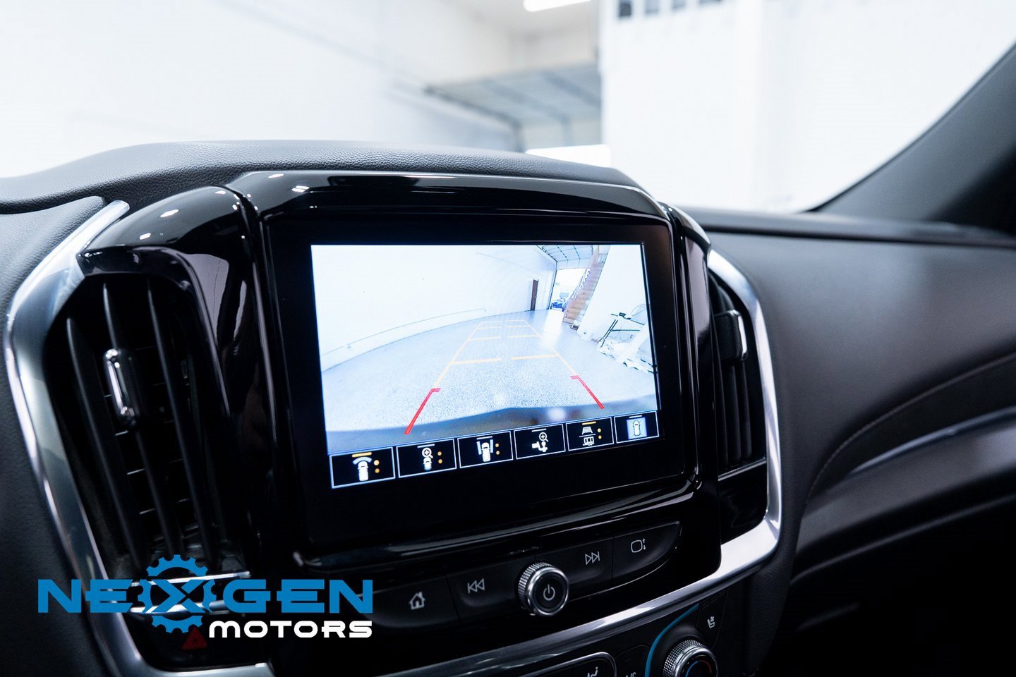 Used 2023 Chevrolet Traverse High Country image 32