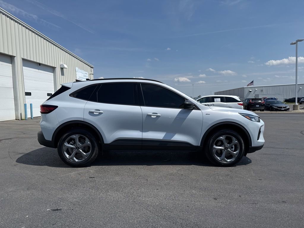 Used 2025 Ford Escape ST-Line w/ Cold Weather Package image 8