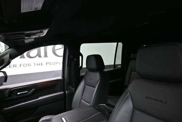 Used 2025 GMC Yukon XL Denali AWD/4WD image 17