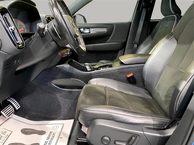 Used 2019 Volvo XC40 T5 R-Design image 17